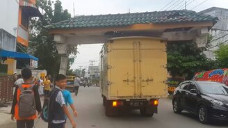 Суровая перевозка крыши - смотреть видео (1:02)