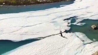 Поразительный спуск на лыжах - смотреть видео (0:28)