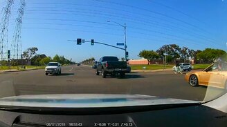 Посадка самолёта на дорогу - смотреть видео (2:00)