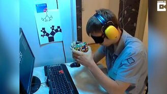 Мастерская сборка кубика Рубика вслепую - смотреть видео (1:46)