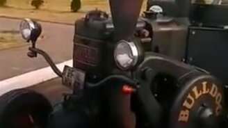 Немец едет на чемпионат на тракторе - смотреть видео (0:12)