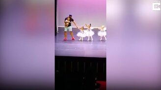 Балет с грудной дочкой - смотреть видео (2:50)