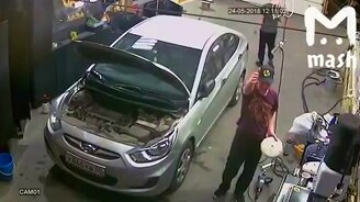 Девушка заехала в автомастерскую - смотреть видео (0:30)