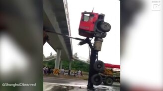 Когда застрял под мостом - смотреть видео (0:16)