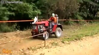 Каскадёры на тракторах - смотреть видео (3:12)