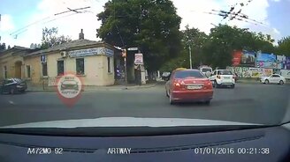 Без Оскара, зато на капоте - смотреть видео (0:27)