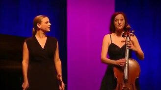 Ловко исполненная сложная песня - смотреть видео (1:57)