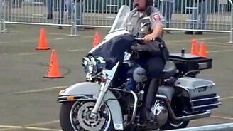 Идеальный баланс на мотоцикле - смотреть видео (1:04)