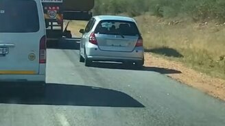 Он хотел обогнать грузовик - смотреть видео (0:48)