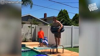 Курьёзы на досках для ныряния - смотреть видео (2:45)