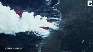 Раскалённая лава против моря - смотреть видео (0:57)