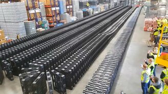 Опрокинули 1377 поддонов - смотреть видео (2:23)