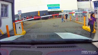 Задумалась перед шлагбаумом - смотреть видео (0:39)