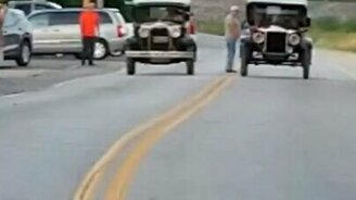 Дрэг-рейсинг раритетов - смотреть видео (0:34)