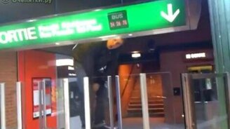 Обманул турникеты - смотреть видео (1:15)