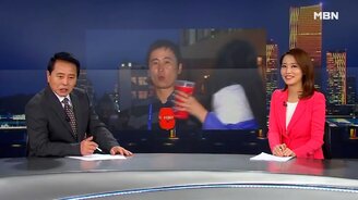 Корейский журналист растроган поцелуями - смотреть видео (1:01)