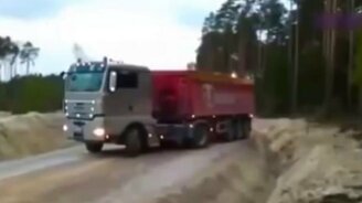 Пять искусных трюков на грузовиках - смотреть видео (10:15)