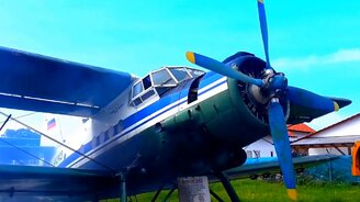 Пятёрка эффектных запусков старых самолётов - смотреть видео (10:18)