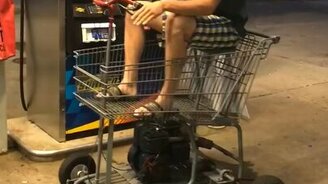 Транспорт из магазинной тележки - смотреть видео (0:32)