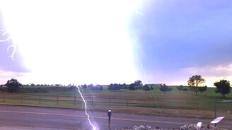 Близкие всполохи молний - смотреть видео (0:30)