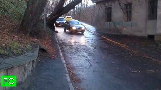 Провалы на дороге и другие автокурьёзы - смотреть видео (5:18)