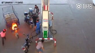 Заправщица против пожара - смотреть видео (0:26)