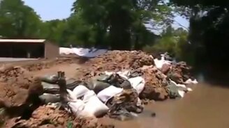 Самодельные барьеры от наводнения - смотреть видео (10:12)