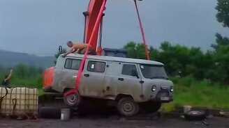 Неудача с УАЗиком на стропе - смотреть видео (1:28)