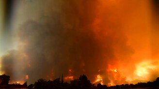 Лесной пожар превращается... - смотреть видео (0:30)