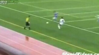 Подзатыльник судье - смотреть видео (0:15)