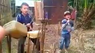 Юные деревенские музыканты - смотреть видео (2:12)