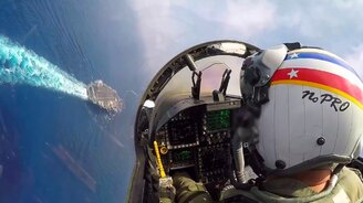 Посадка на авианосец - смотреть видео (2:07)