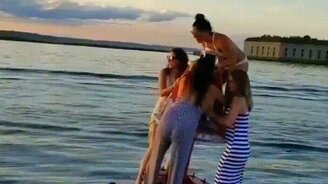 Провальное селфи на буйке - смотреть видео (0:31)