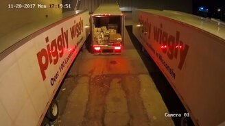 Самый неумелый водитель фуры - смотреть видео (1:05)