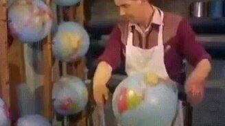 Как делали глобусы более полувека назад - смотреть видео (1:02)