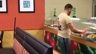 Шутка со змеёй - смотреть видео (0:54)