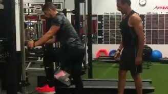 42 км/час на беговой дорожке - смотреть видео (0:15)