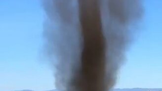 Огромная пыльная воронка - смотреть видео (0:52)