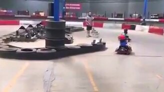 Маленький мастер картинга - смотреть видео (0:52)