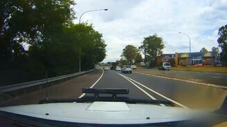 Авто исчезло в дыму - смотреть видео (0:15)