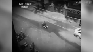 Привидение переходит дорогу - смотреть видео (2:58)