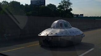 Неопознанный едущий объект - смотреть видео (0:14)