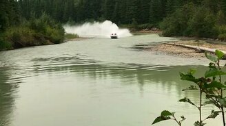 Какая мокрая гонка! - смотреть видео (0:15)