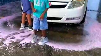 Дай я помою машину! - смотреть видео (0:25)