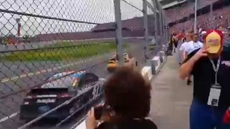 Как ощущается скорость гоночных автомобилей - смотреть видео (0:12)