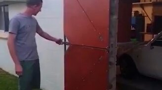 Оригинальная дверь - смотреть видео (0:11)