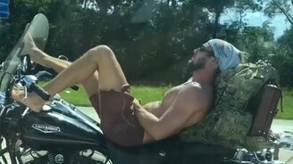 Путешествие на мотоцикле лёжа - смотреть видео (0:07)