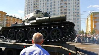 Неудачная погрузка танка - смотреть видео (0:23)