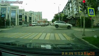 Пролетел на зелёный - смотреть видео (0:05)