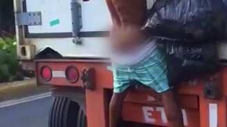 Каково быть "зайцем" без трусов - смотреть видео (1:38)